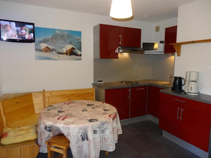 Studio cabine aux Menuires, 4 pers, ski aux pieds, pied des pistes - FR-1-178-101