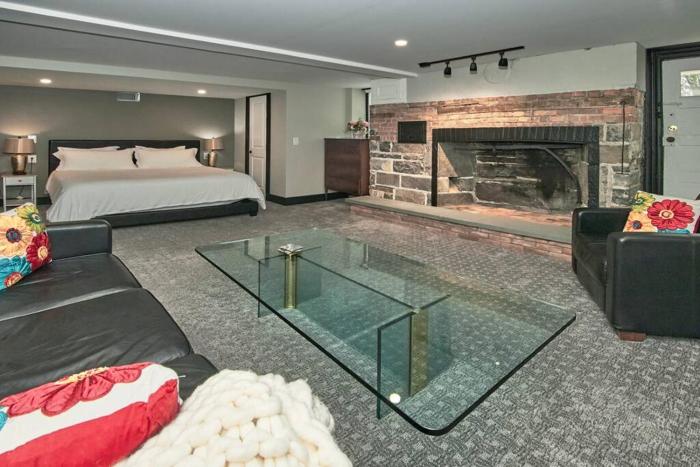 Craftsman Hideaway at the 1841 Farmhouse