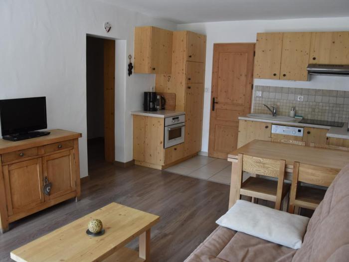 Appartement chaleureux PMR avec terrasse sud, parking, près de Champagny-en-Vanoise - FR-1-464-80
