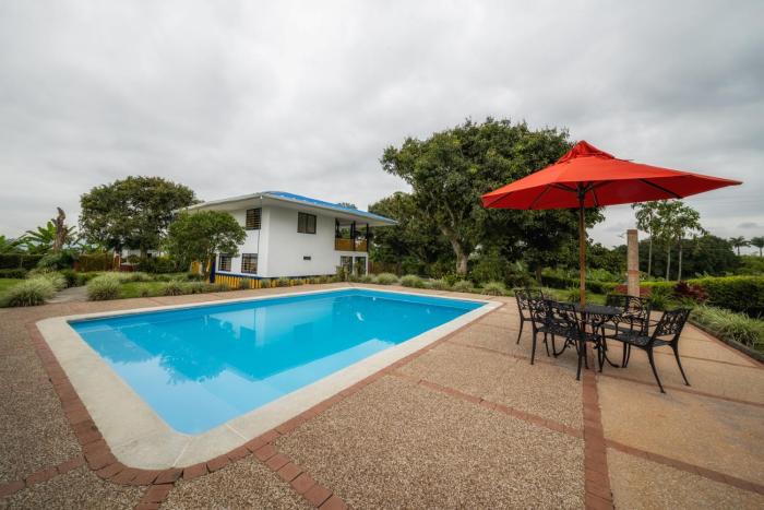 Finca privada para grupos con piscina, jacuzzi y cancha Montenegro Quindío