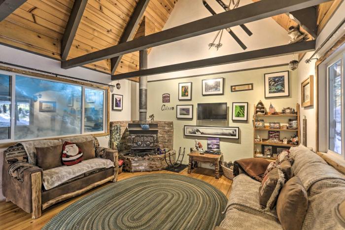 8 Mi to Heavenly Mtn Resort! Hot Tub Hideaway