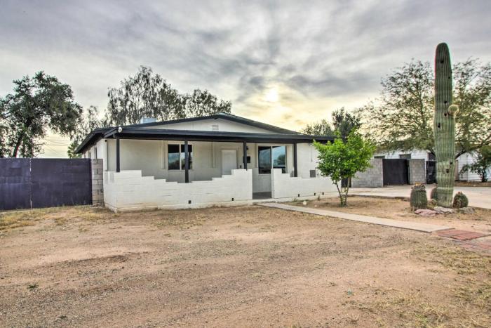 Charming Home about 7 Mi to Downtown Tucson!