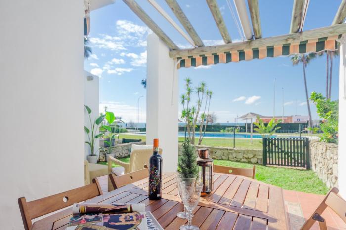 Laja Bermeja, piscina y primera línea de La Barrosa