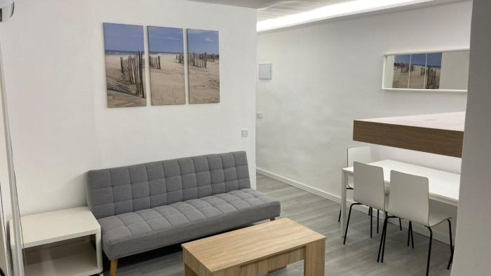 Fantastico Bajo con patio junto a la playa