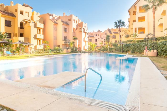 2114-Apt with nice terrace with pool view