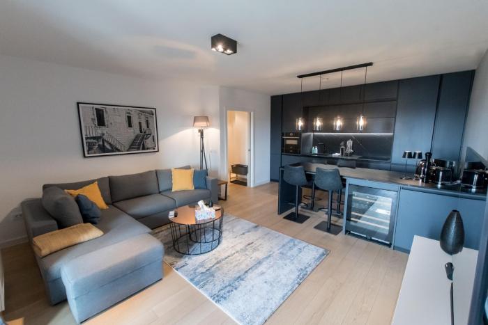 MAAN BZ15 Luxury Apartment with free private garage