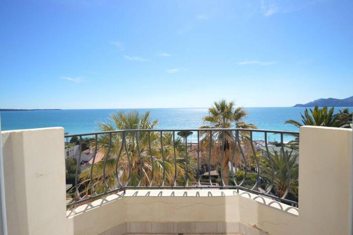Brand New Three Bedroom Apartment with Sea views