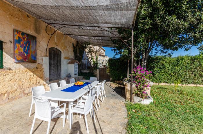 YourHouse Can Bombarda for groups up to 10 guests, perfect for cycling