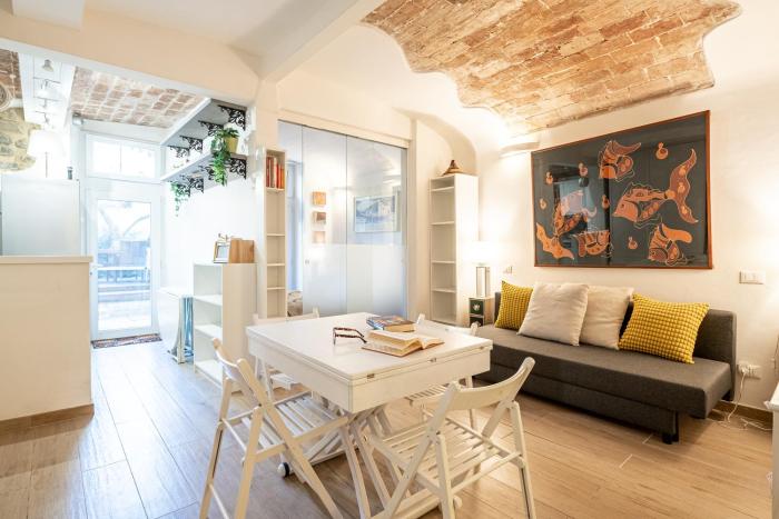 GuestHost - Oltrarno Bright Apartment con Patio Privato