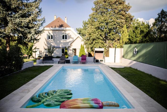 Manor Apartments, Csopak