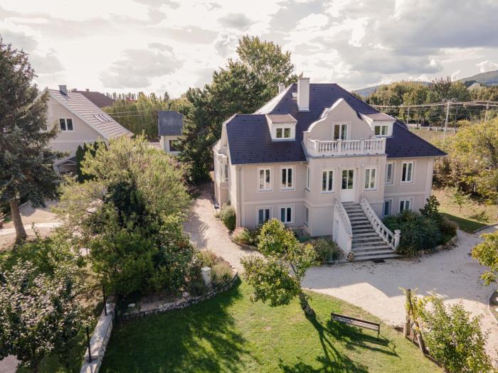 Manor House Inn, Csopak