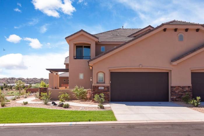Desert Lily I Spacious End Unit I Clubhouse I Golfing I Kid Friendly