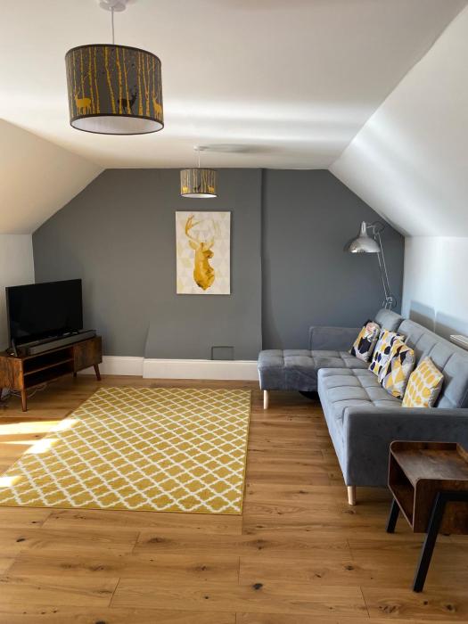 Stylish Georgian Apartment In An Ideal Location