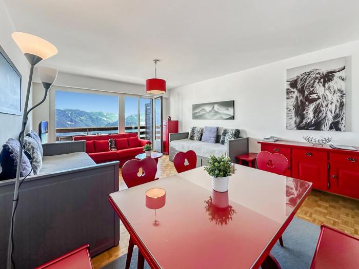 Pied-à-terre in Crans-Montana, pool and view - Swiss Alps