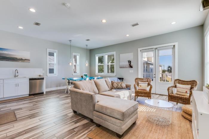 Modern 3 BR Cottage with Community Pool and Directly Across the Street from the Beach!