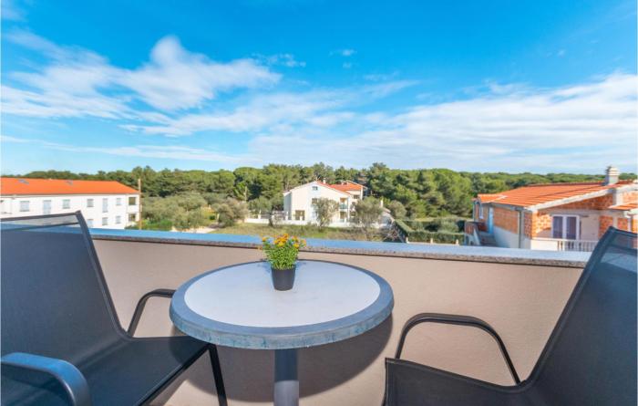 Awesome Apartment In Biograd Na Moru With Kitchen