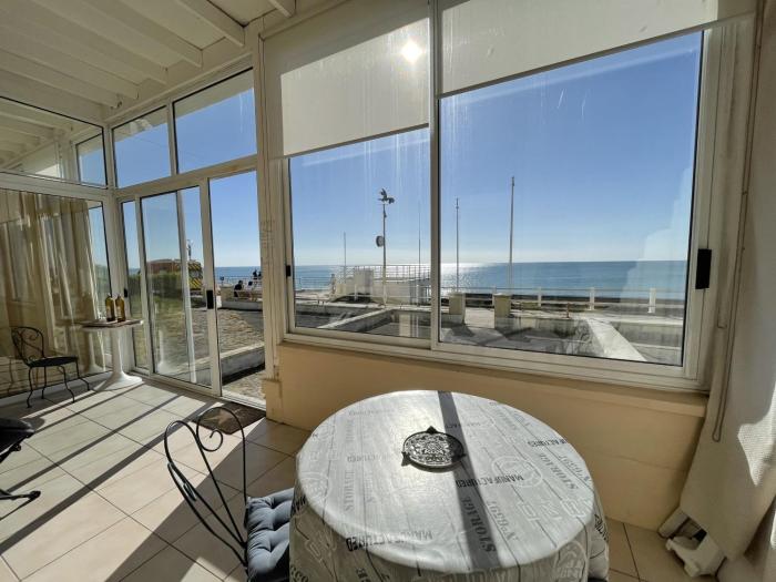 Duplex de charme en front de mer avec véranda - FR-1-361-32