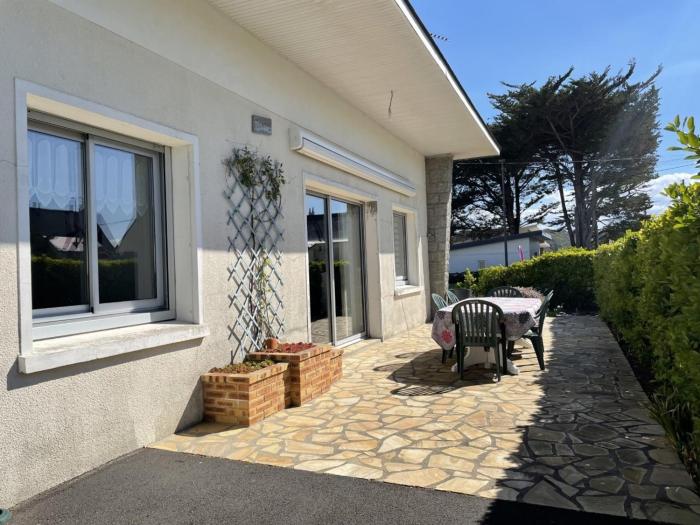 Maison 3 chambres à 100m de la plage avec grande terrasse, jardin clos et parking - Jullouville - FR-1-361-429