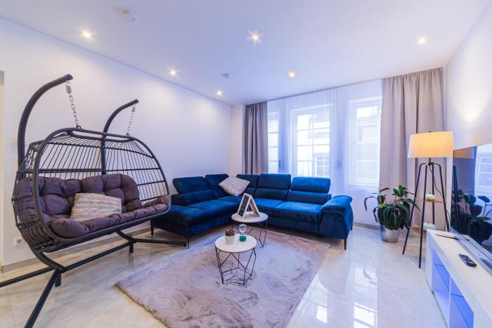 Lit Living: Luxury - Box Spring - Zwischen MA und HD - Netflix - 8 Personen