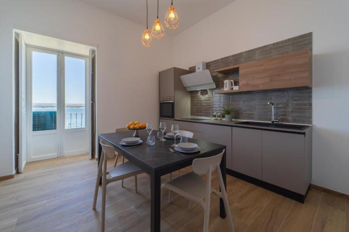 GuestHost - Ortigia Superior Sea View Apartment near Duomo