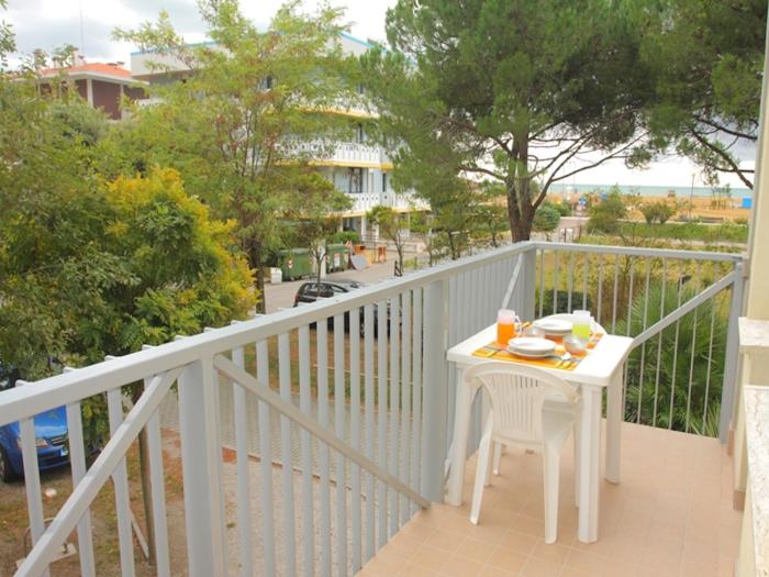 Two- bedroom flat with sea view in Bibione