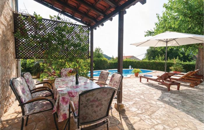 Nice Home In Nerezisca With 3 Bedrooms, Wifi And Outdoor Swimming Pool