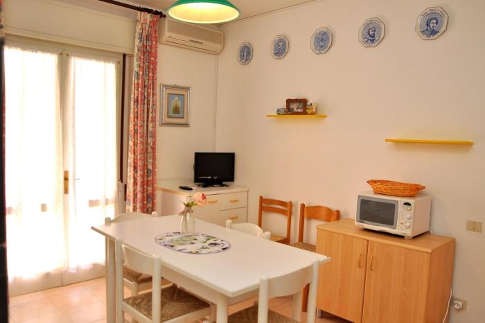 Lovely flat just 150m from the beach