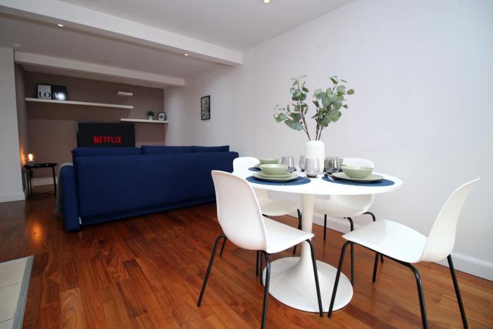 Stylish City Apt, Balcony Near Stadium & Station