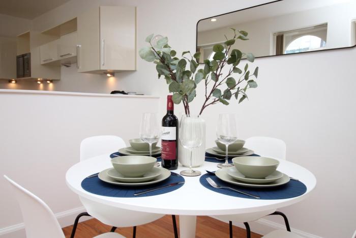 Modern City Apartment , 2-Bed, En-Suite, Central