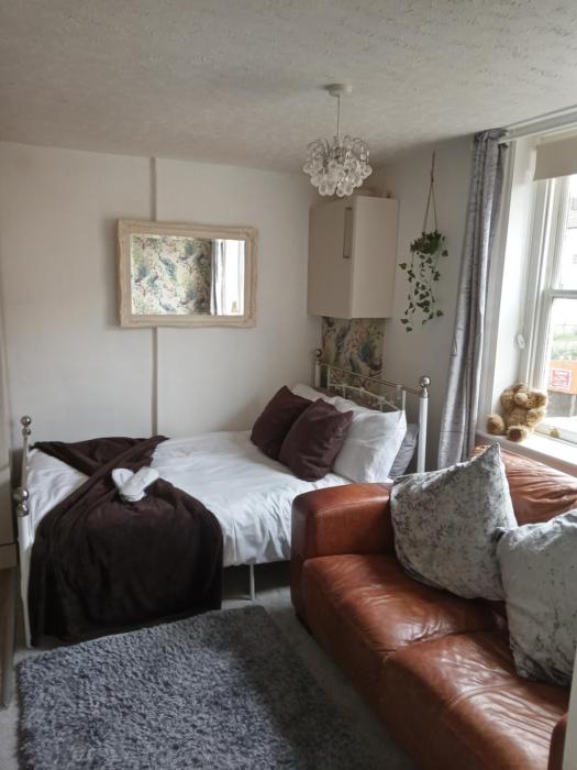 Little Dorrit Studio flat Rochester ME1 1XZ