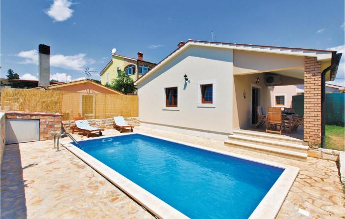 Nice Home In Liznjan With Wifi