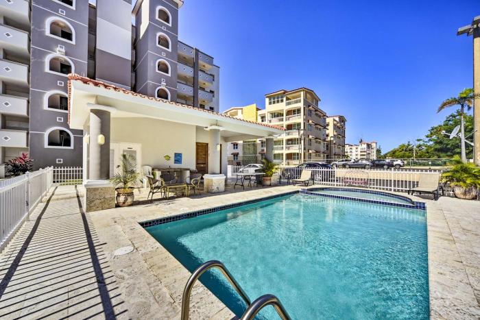 Breezy Condo with Ocean View Balcony Walk to Beach!