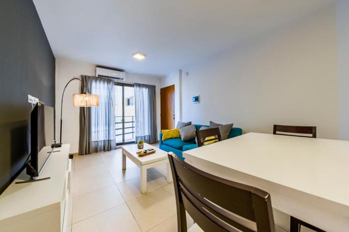 Duarte Quirós 2405 - B Alto Alberdi Full Equipado con Balcón