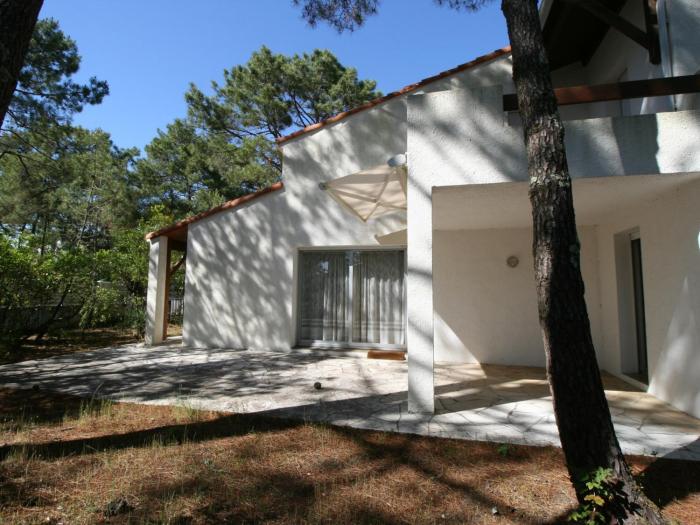 Villa avec jardin boisé, proche plage et commerces, La Tranche-sur-Mer - FR-1-22-307