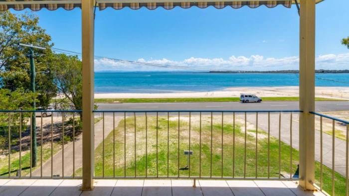 Water Views - Top Floor -Clearview Apartments South Esp, Bongaree