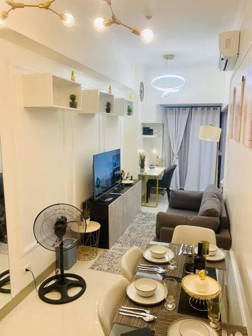 Uptown Parksuites Tower 2