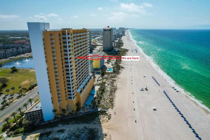 Emerald Chic BeachFront 2 bdr apt 4 beach seats and a cannope on us