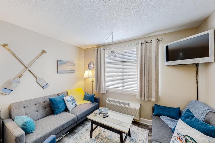 The Oceanfront Litchfield Inn 251