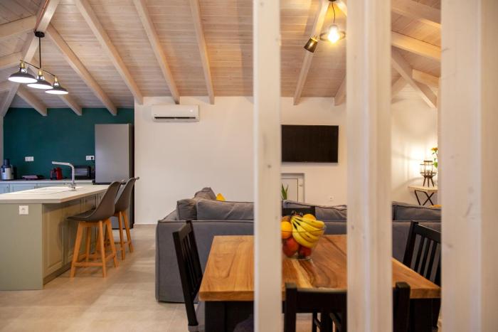 Kamari Luxury Apartment