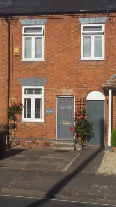 Cottage 5 minutes walk to river and town centre