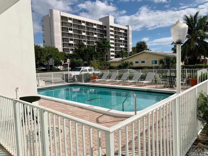 Bayview Regency Apartments By Lowkl