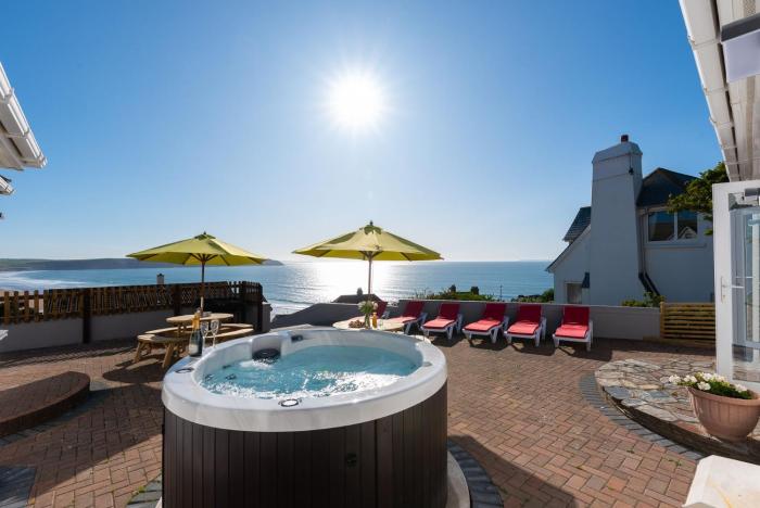 Coast View - 5 bedrooms with hot tub & sea views