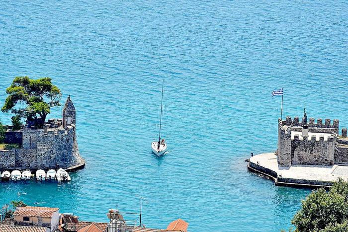 NAFPAKTOS-luxury suite
