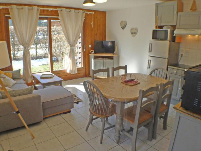 Appartement T3 cosy avec terrasse et parking, animaux admis, au pied de la navette ski-bus - FR-1-629-96