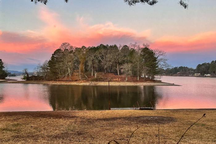 Waterfront Home with Dock Less Than 3 Mi to Oaklawn Racing!