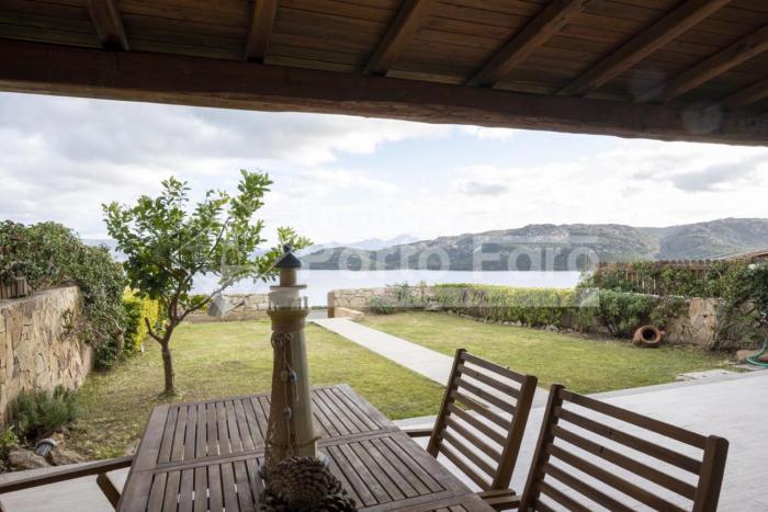 L325 - Bilocale con giardino e vista mare panoramica a Porto Mannu