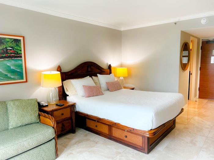 Radiant Luana Waikiki condo