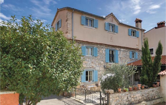 Cozy Home In Pomer With Wifi