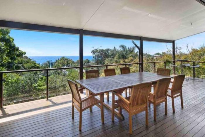 Treetops on Tramican - Ocean View - sleeps 10