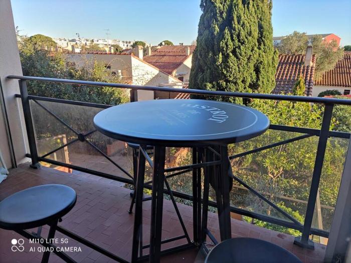 Superbe studio dans résidence avec piscine sans chambre mais couchage salle et lit superposé dans lentrée